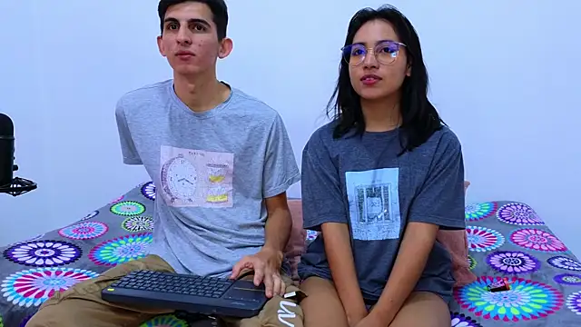 Snapshot of Ana_and_Leo chatting on 01/23/25, 06:35 Ana and Leo online show from 01/23/25, 06:35