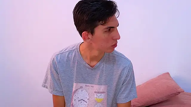 Snapshot of Ana_and_Leo chatting on 01/30/25, 12:37 Ana and Leo online show from 01/30/25, 12:37