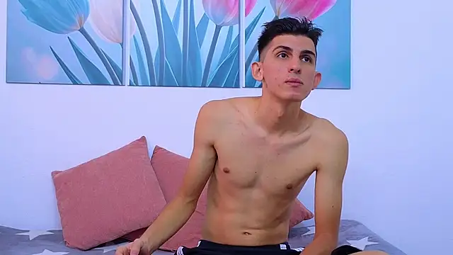 Snapshot of Ana_and_Leo chatting on 03/05/25, 12:33 Ana and Leo online show from 03/05/25, 12:33