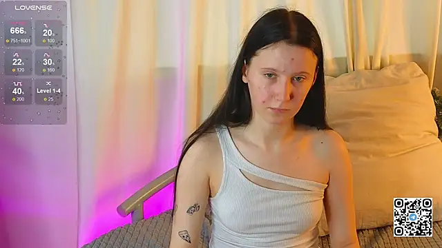 Snapshot of mon_lola chatting on 01/13/25, 06:27 mon lola online show from 01/13/25, 06:27