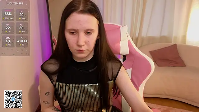 Snapshot of mon_lola chatting on 02/02/25, 06:26 mon lola online show from 02/02/25, 06:26