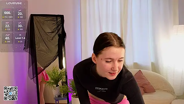 Snapshot of mon_lola chatting on 02/10/25, 06:31 mon lola online show from 02/10/25, 06:31