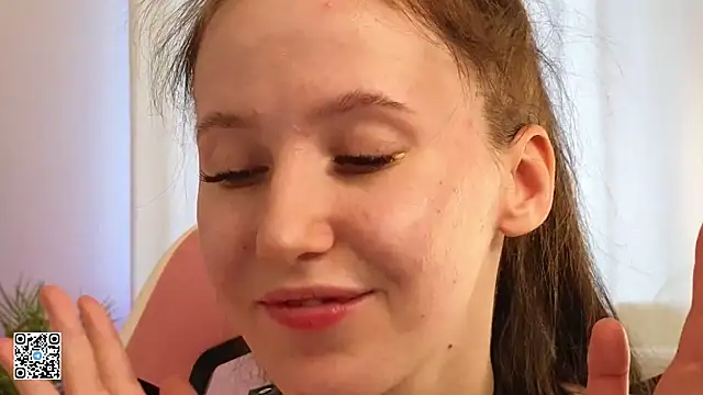 Snapshot of mon_lola chatting on 02/16/25, 12:10 mon lola online show from 02/16/25, 12:10