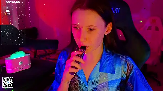 Snapshot of mon_lola chatting on 03/06/25, 11:14 mon lola online show from 03/06/25, 11:14