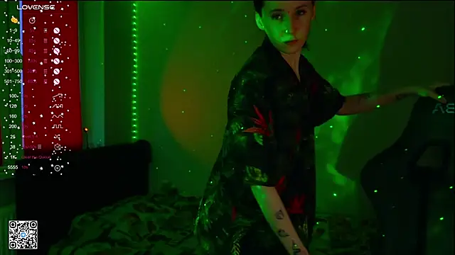 Snapshot of mon_lola chatting on 03/11/25, 06:43 mon lola online show from 03/11/25, 06:43