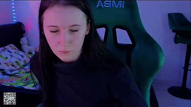 Snapshot of mon_lola chatting on 03/12/25, 02:45 mon lola online show from 03/12/25, 02:45