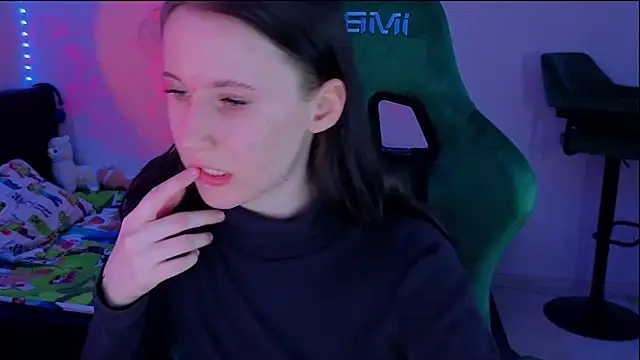 Snapshot of mon_lola chatting on 03/12/25, 08:52 mon lola online show from 03/12/25, 08:52