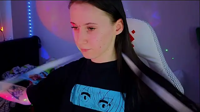 Snapshot of mon_lola chatting on 03/13/25, 02:44 mon lola online show from 03/13/25, 02:44