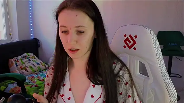 Snapshot of mon_lola chatting on 03/14/25, 02:19 mon lola online show from 03/14/25, 02:19