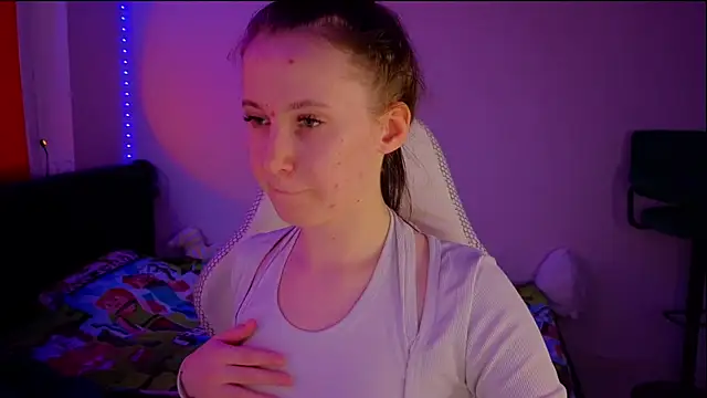 Snapshot of mon_lola chatting on 03/15/25, 02:34 mon lola online show from 03/15/25, 02:34