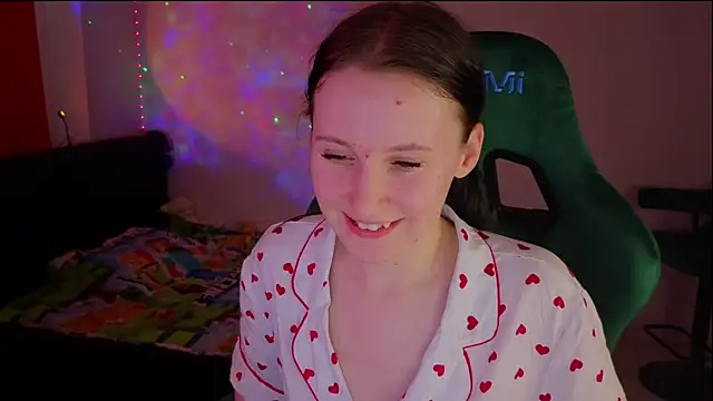 Snapshot of mon_lola chatting on 03/16/25, 08:32 mon lola online show from 03/16/25, 08:32