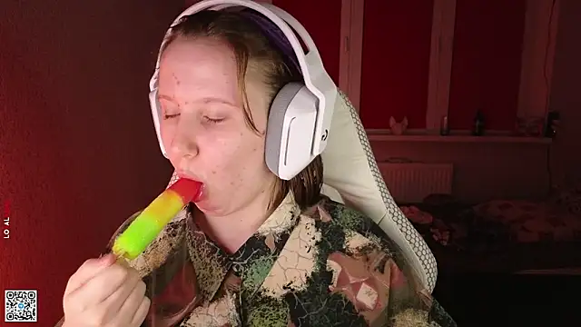 Snapshot of mon_lola chatting on 09/12/25, 05:35 mon lola online show from 09/12/25, 05:35