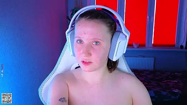 Snapshot of mon_lola chatting on 09/16/25, 01:23 mon lola online show from 09/16/25, 01:23