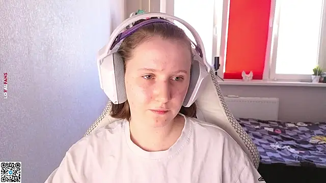 Snapshot of mon_lola chatting on 09/24/25, 01:25 mon lola online show from 09/24/25, 01:25