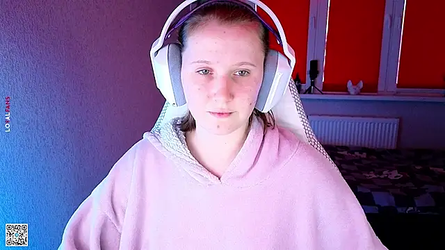 Snapshot of mon_lola chatting on 09/28/25, 02:55 mon lola online show from 09/28/25, 02:55