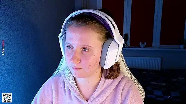 Snapshot of mon_lola chatting on 09/29/25, 05:07 mon lola online show from 09/29/25, 05:07