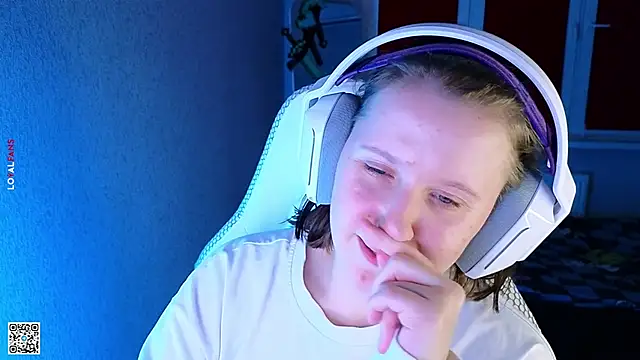 Snapshot of mon_lola chatting on 10/02/25, 06:37 mon lola online show from 10/02/25, 06:37