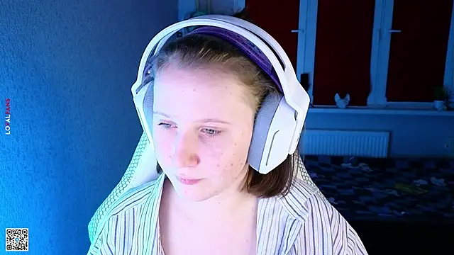 Snapshot of mon_lola chatting on 10/03/25, 04:26 mon lola online show from 10/03/25, 04:26