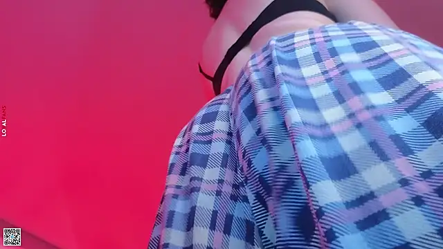 Snapshot of mon_lola chatting on 10/13/25, 06:13 mon lola online show from 10/13/25, 06:13