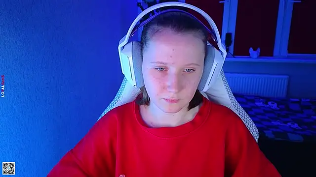 Snapshot of mon_lola chatting on 10/14/25, 03:24 mon lola online show from 10/14/25, 03:24