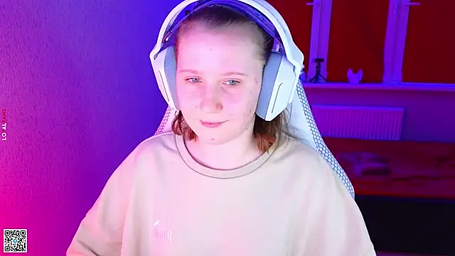 Snapshot of mon_lola chatting on 11/14/25, 02:49 mon lola online show from 11/14/25, 02:49