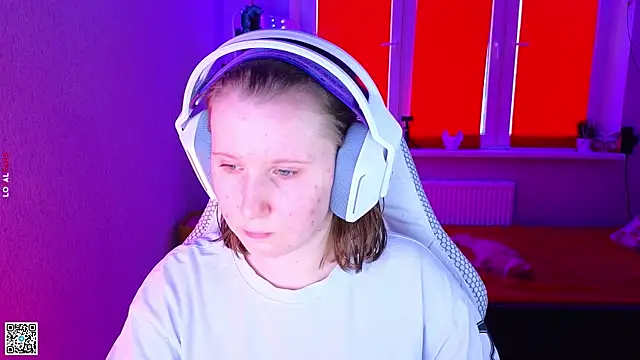 Snapshot of mon_lola chatting on 11/24/25, 12:38 mon lola online show from 11/24/25, 12:38