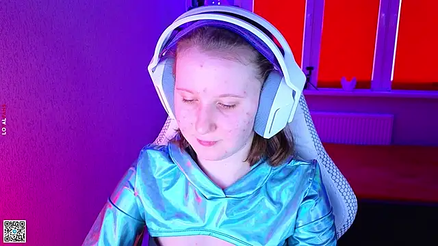 Snapshot of mon_lola chatting on 11/26/25, 10:16 mon lola online show from 11/26/25, 10:16