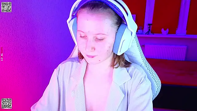 Snapshot of mon_lola chatting on 11/29/25, 03:15 mon lola online show from 11/29/25, 03:15