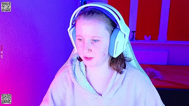 Snapshot of mon_lola chatting on 11/30/25, 04:55 mon lola online show from 11/30/25, 04:55