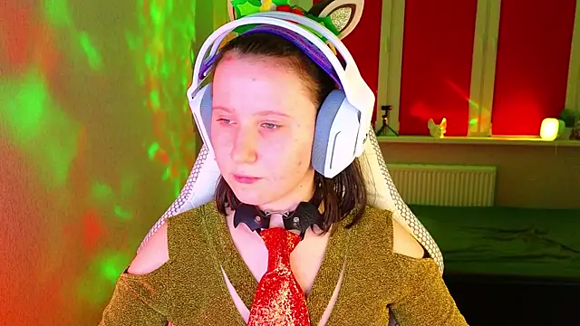 Snapshot of mon_lola chatting on 12/15/25, 04:55 mon lola online show from 12/15/25, 04:55