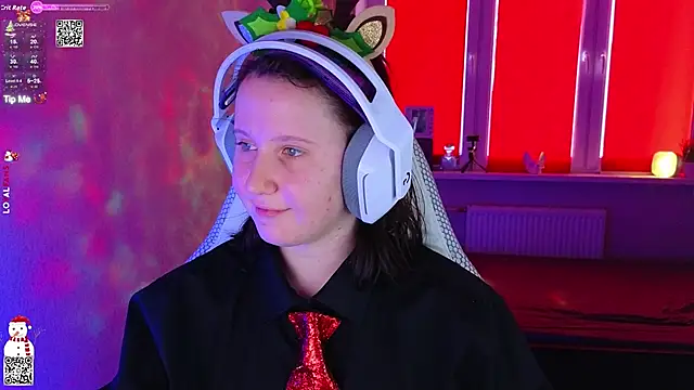 Snapshot of mon_lola chatting on 12/16/25, 08:52 mon lola online show from 12/16/25, 08:52