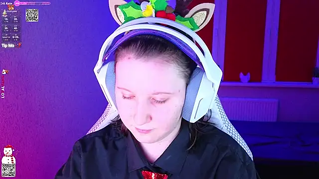 Snapshot of mon_lola chatting on 12/17/25, 03:40 mon lola online show from 12/17/25, 03:40