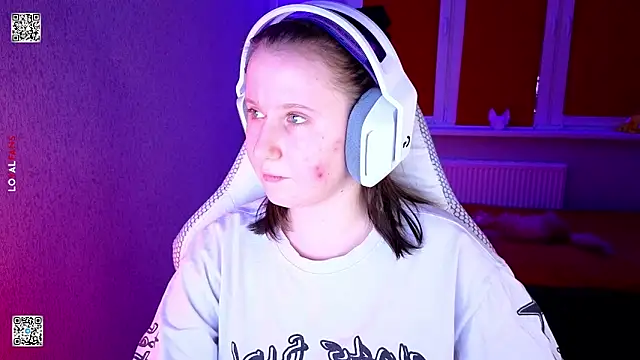 Snapshot of mon_lola chatting on 02/04/26, 02:56 mon lola online show from 02/04/26, 02:56