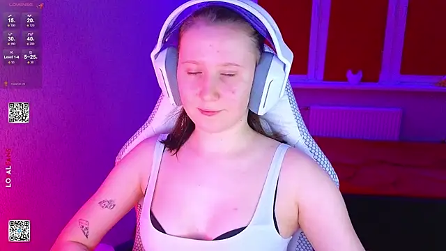 Snapshot of mon_lola chatting on 02/18/26, 05:09 mon lola online show from 02/18/26, 05:09