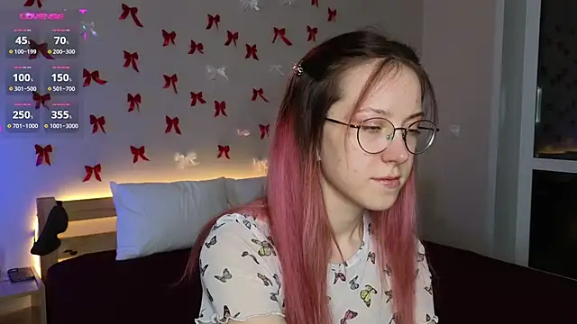 Snapshot of MaryBliss chatting on 03/04/25, 04:30 MaryBliss online show from 03/04/25, 04:30