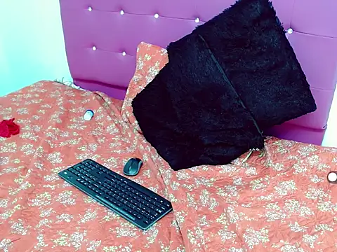 mia grey01 online show from 02/25/25, 12:03