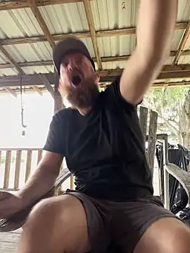 Snapshot of 32XRedBeard chatting on 11/23/25, 05:24 32XRedBeard online show from 11/23/25, 05:24