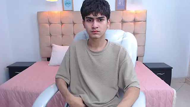 Tommy18   online show from 02/04/25, 06:36