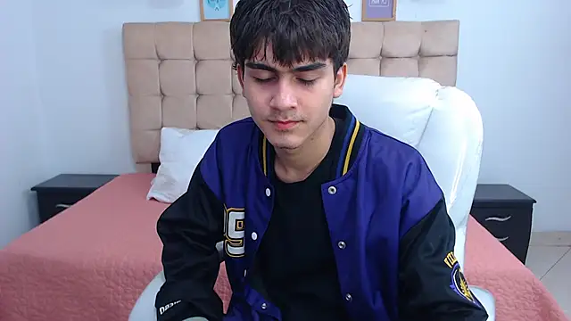 Tommy18   online show from 02/06/25, 06:29