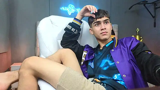 Tommy18   online show from 02/14/25, 09:34