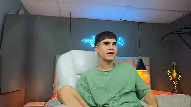 Tommy18   online show from 02/19/25, 06:33