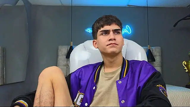 Tommy18   online show from 03/02/25, 06:37