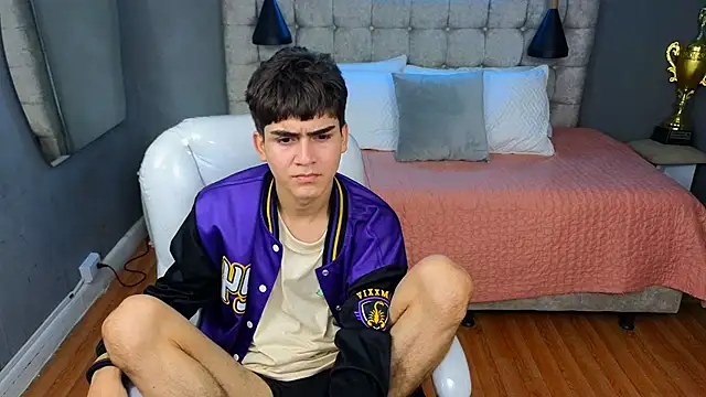 Tommy18   online show from 03/11/25, 10:18