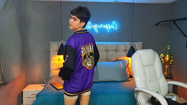 Tommy18   online show from 03/16/25, 09:49