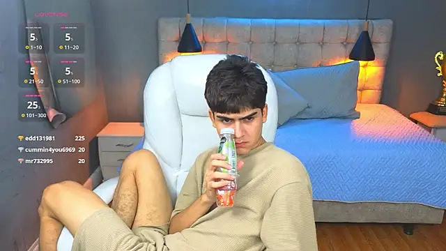 Tommy18   online show from 03/19/25, 11:06