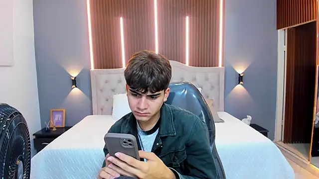 Tommy18   online show from 09/09/25, 03:39