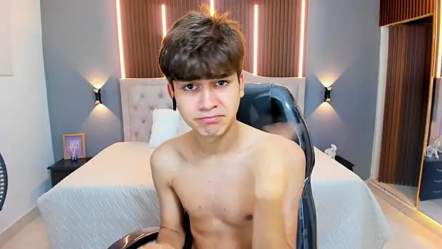 Tommy18   online show from 10/01/25, 03:23