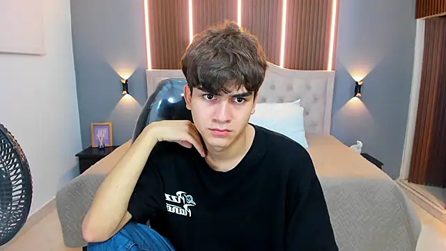 Tommy18   online show from 10/02/25, 03:46