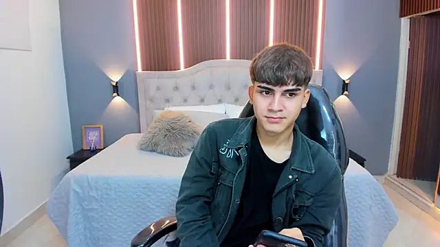 Tommy18   online show from 10/05/25, 03:38