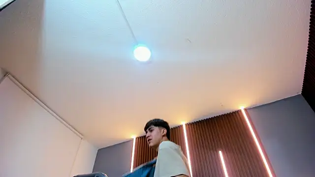 Tommy18   online show from 10/08/25, 03:26